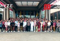 Foto bersama seluruh tim MYZE Hotel Sumenep di depan lobby hotel, merayakan HUT RI ke-80 dan keseruan rangkaian lomba serta Night Market.
