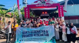 Tim medis Puskesmas Kangayan bersama dokter spesialis RSUD Abuya Kangean memberikan pelayanan pemeriksaan gratis kepada warga Desa Daadung dengan semangat Bismillah Melayani.
