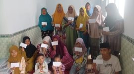 Foto : Santunan di Musola Al-Madani, Desa Panaongan , Kecamatan Pasongsongan 